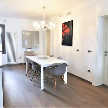 Stylish 100 Meters From San Marco Square Апартаменты
