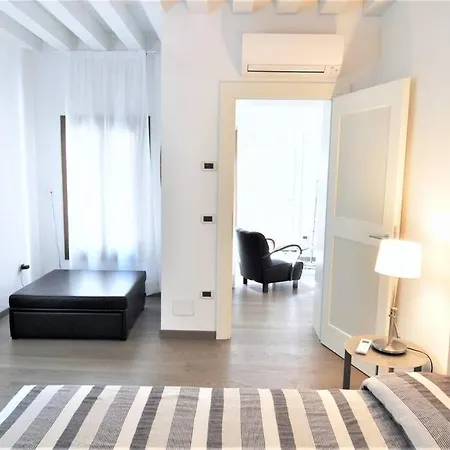 Stylish 100 Meters From San Marco Square Венеция