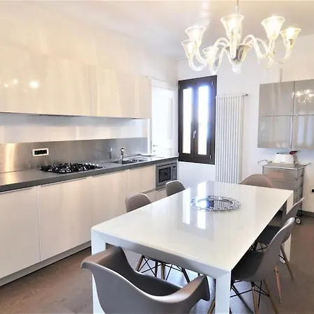 Stylish 100 Meters From San Marco Square Апартаменты Венеция