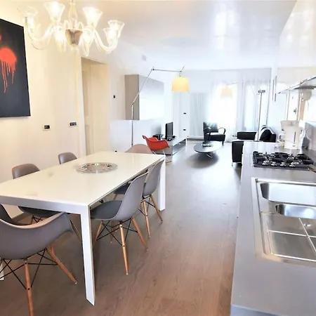 Stylish 100 Meters From San Marco Square Венеция