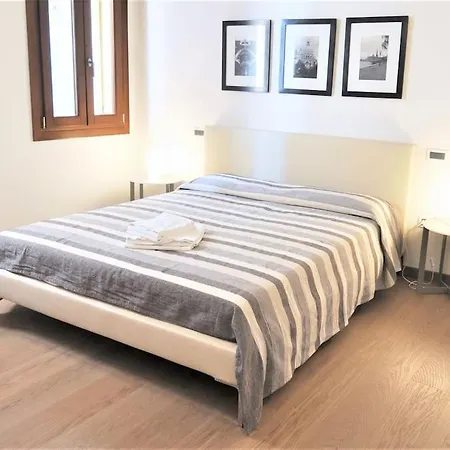 Stylish 100 Meters From San Marco Square Апартаменты *