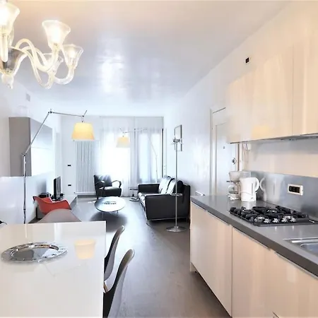 Stylish 100 Meters From San Marco Square Апартаменты Венеция