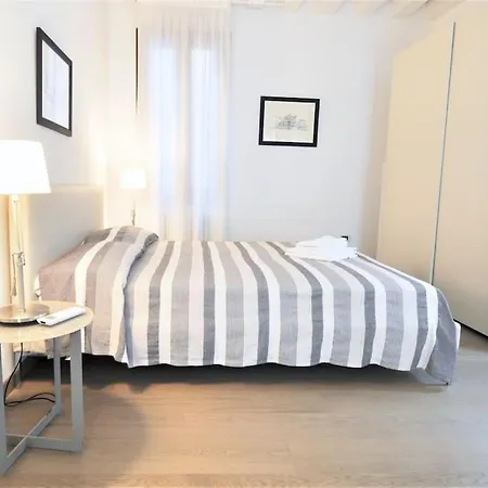 Stylish 100 Meters From San Marco Square Апартаменты