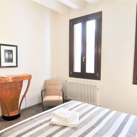 Stylish 100 Meters From San Marco Square Venezia